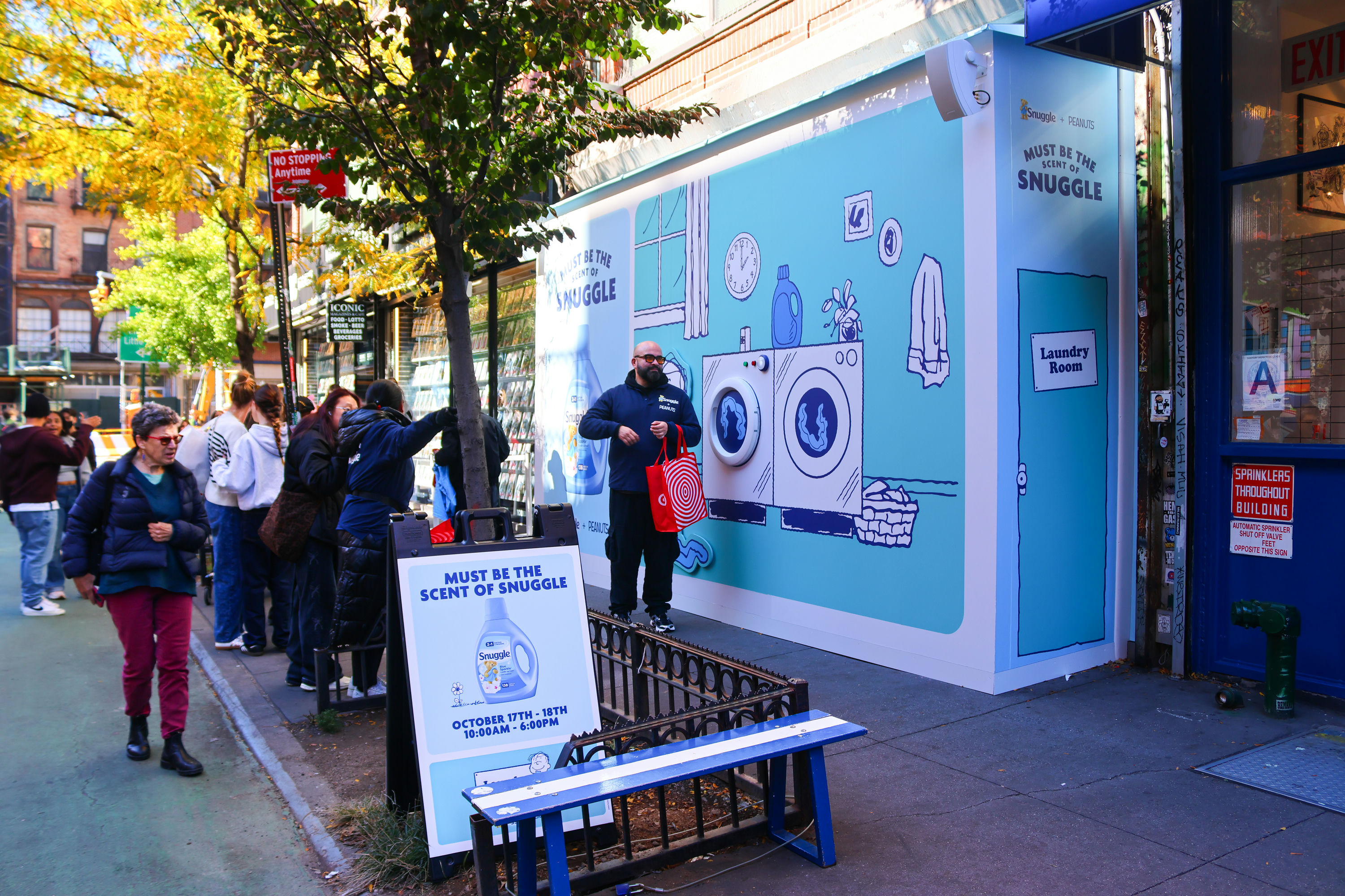 Snuggle x Peanuts pop up